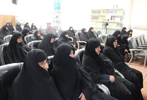 مدیرکل امور اساتید حوزه های علمیه خواهران مطرح کرد: فعالیت ۶۰۰۰ استاد در مدارس علمیه خواهران